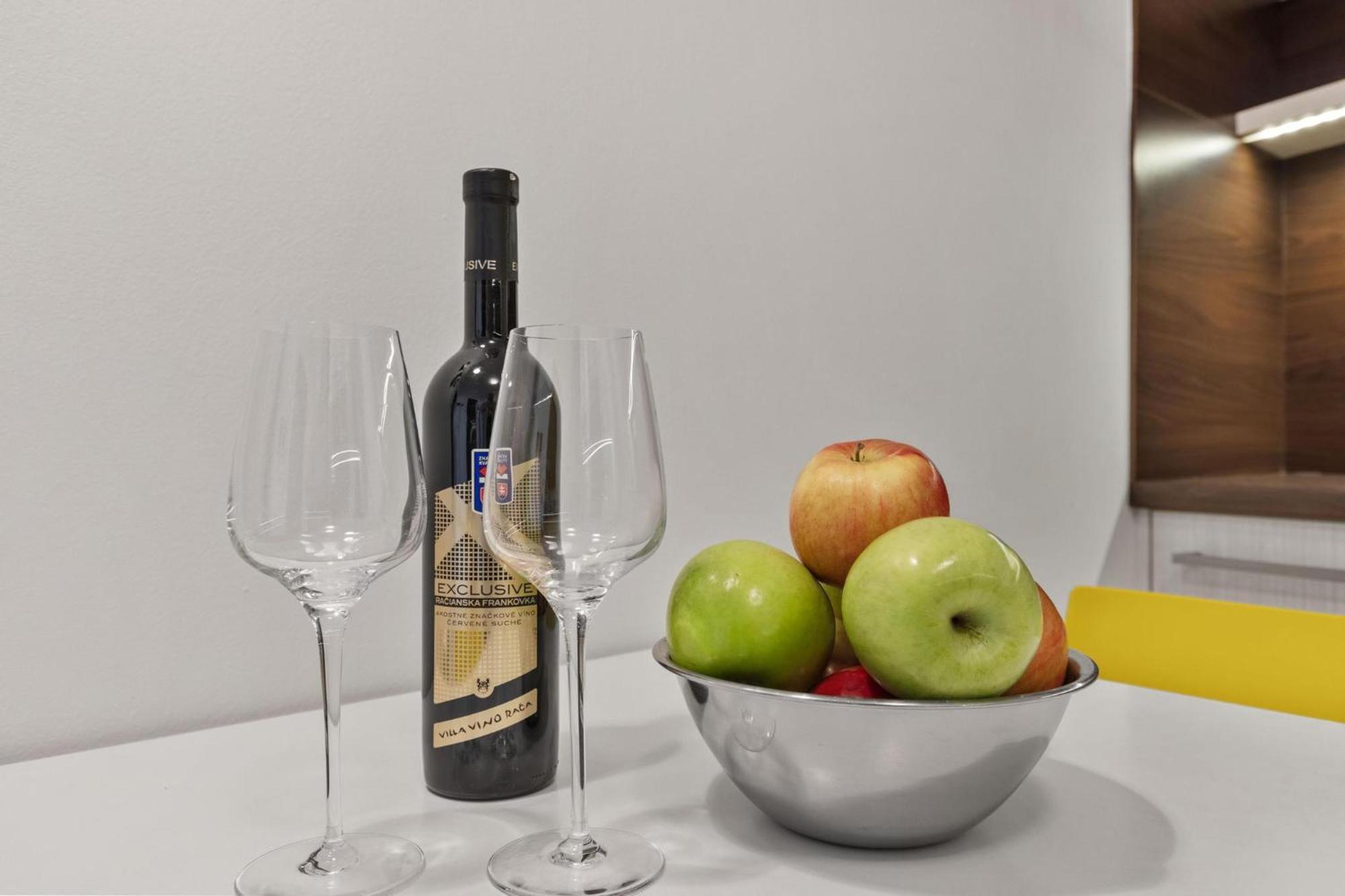 Apple Apartment Bratislava Esterno foto
