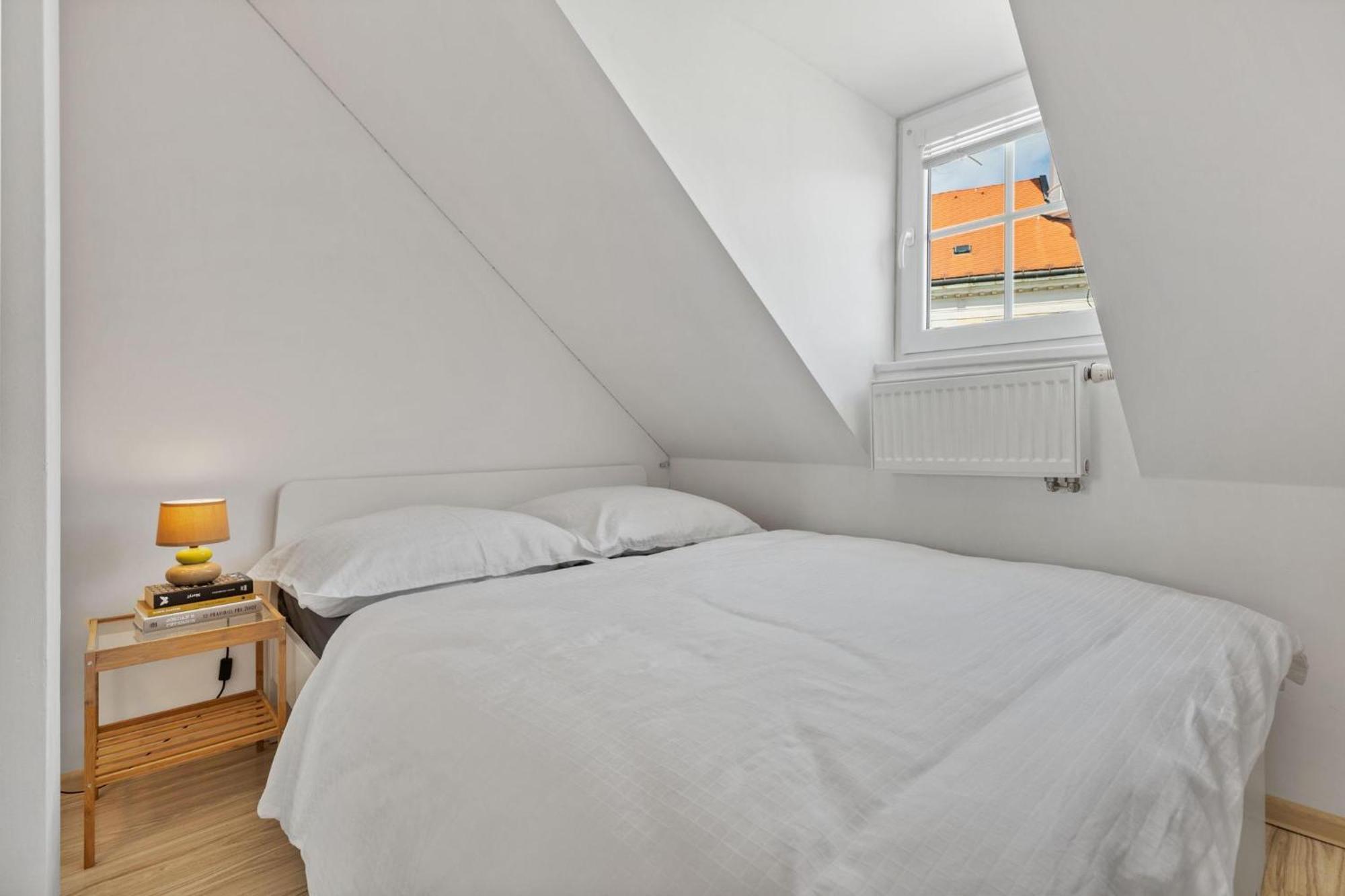 Apple Apartment Bratislava Esterno foto
